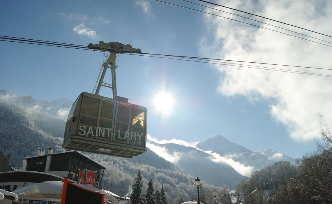 Cable car to Saint Lary station